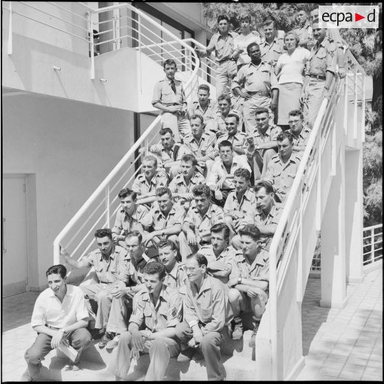 Militaires et étudiants d'Alger chez les Groupes Laïques d'Etudes d'Alger. [Description en cours]