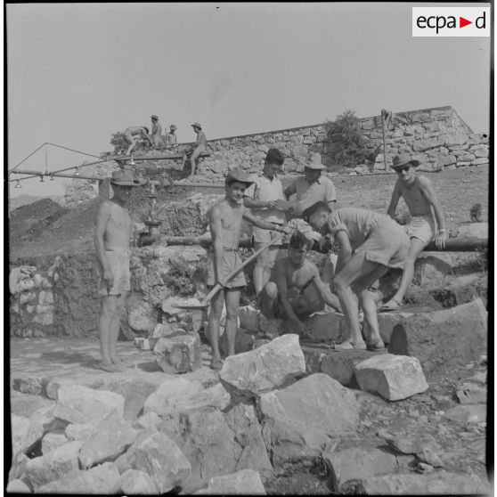 Activités du 5e REI et du 2/24e RA à Nedromah. [Description en cours]