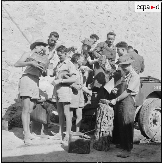 Le 2e bataillon du 2e régiment d'infanterie (2/2e RI) à Bouïra. [Description en cours]