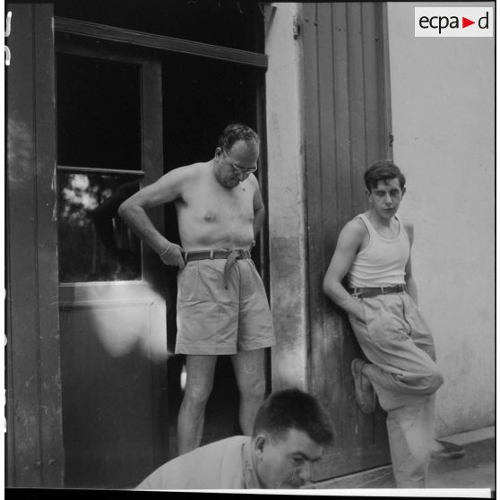 Vie quotidienne d’une compagnie. [Description en cours]