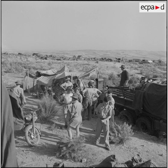 Bivouac dans le djebel et contacts avec la population locale. [Description en cours]