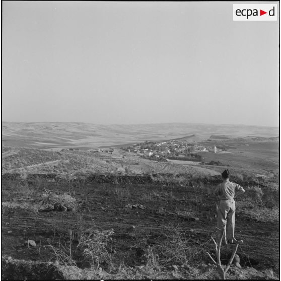 Bivouac dans le djebel et contacts avec la population locale. [Description en cours]