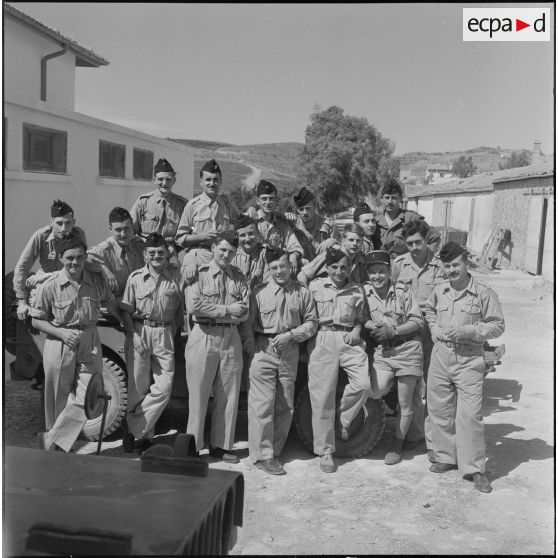 Bivouac dans le djebel et contacts avec la population locale. [Description en cours]