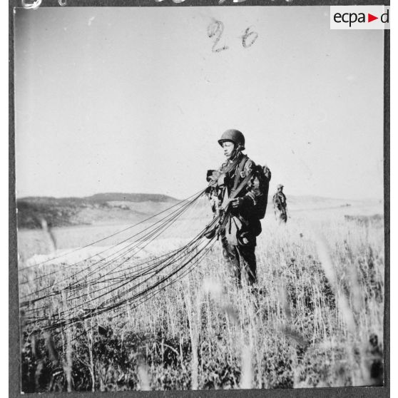 Parachutages de troupes. [Description en cours]