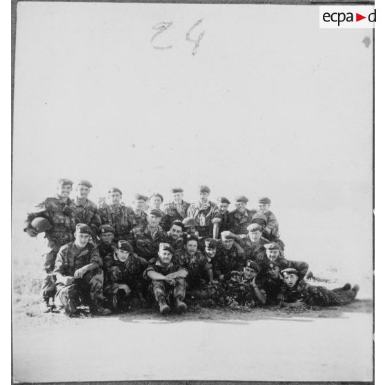 Parachutages de troupes. [Description en cours]