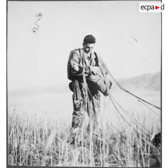 Parachutages de troupes. [Description en cours]