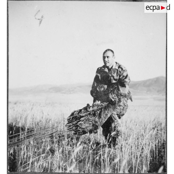 Parachutages de troupes. [Description en cours]