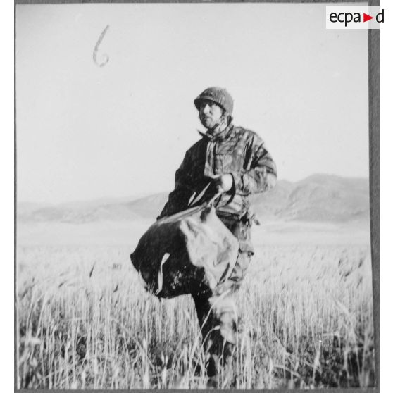 Parachutages de troupes. [Description en cours]