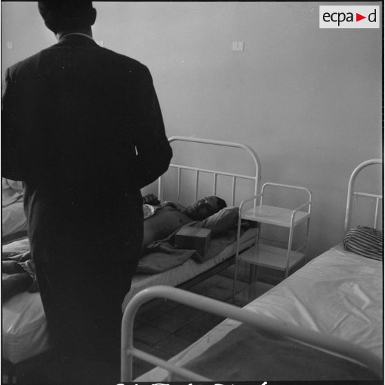 Visite aux blessés. [Description en cours]