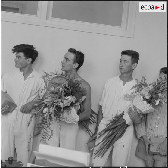 Visite aux blessés. [Description en cours]