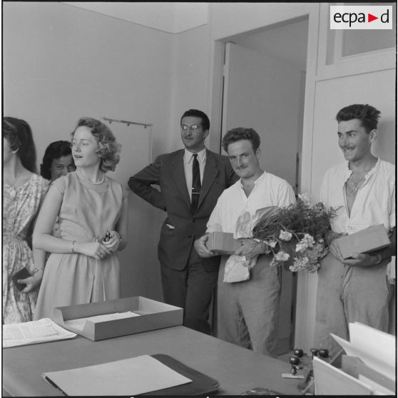 Visite aux blessés. [Description en cours]