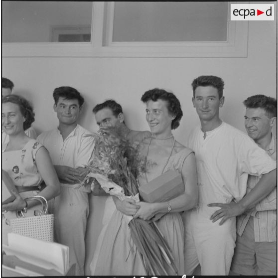 Visite aux blessés. [Description en cours]