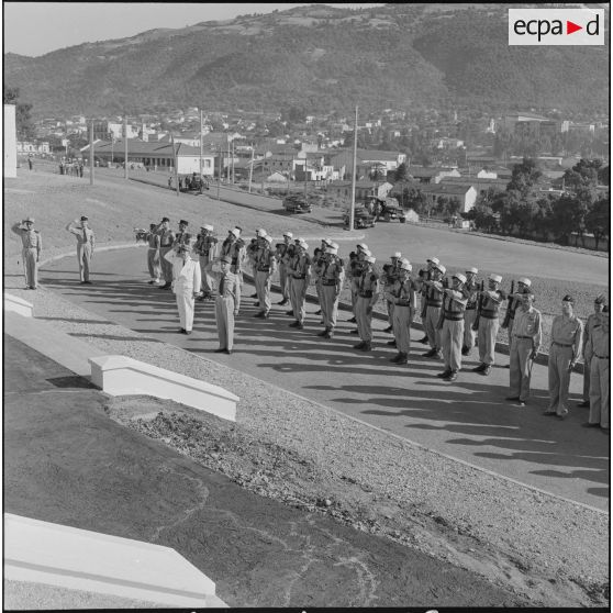 Visite au 27e BCA. [Description en cours]