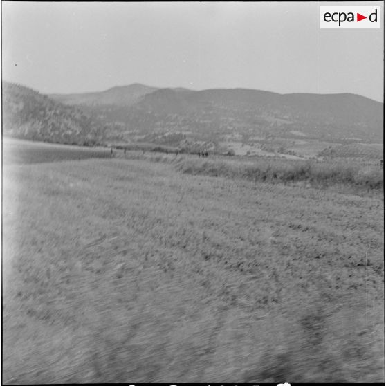 Vie quotidienne d'appelés dans un cantonnement. [Description en cours]