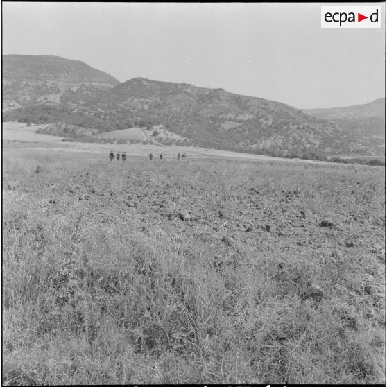 Vie quotidienne d'appelés dans un cantonnement. [Description en cours]