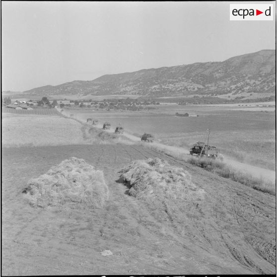 Vie quotidienne d'appelés dans un cantonnement. [Description en cours]
