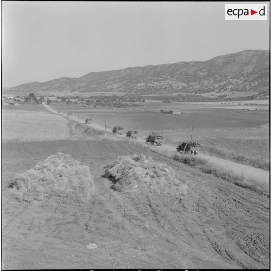 Vie quotidienne d'appelés dans un cantonnement. [Description en cours]