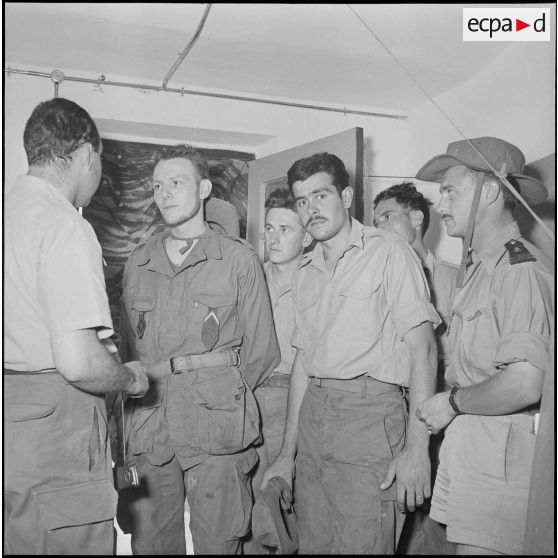 Visite d’un reporter du journal le Bled dans un cantonnement. [Description en cours]