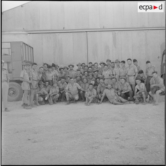 Visite d’un reporter du journal le Bled dans un cantonnement. [Description en cours]