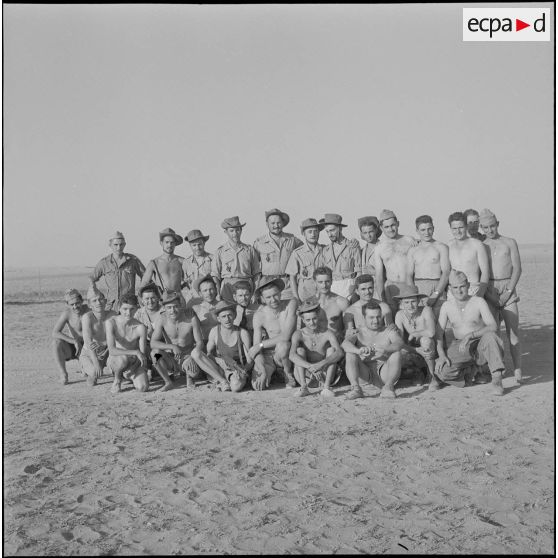 Visite d’un reporter du journal le Bled dans un cantonnement. [Description en cours]