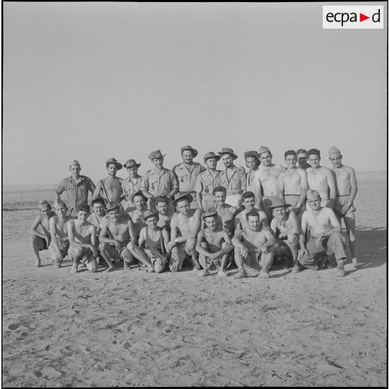 Visite d’un reporter du journal le Bled dans un cantonnement. [Description en cours]