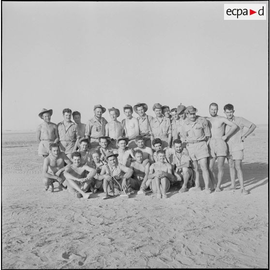 Visite d’un reporter du journal le Bled dans un cantonnement. [Description en cours]