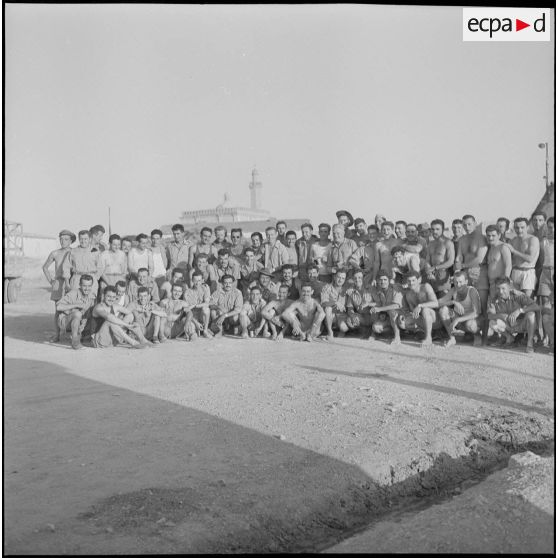 Visite d’un reporter du journal le Bled dans un cantonnement. [Description en cours]