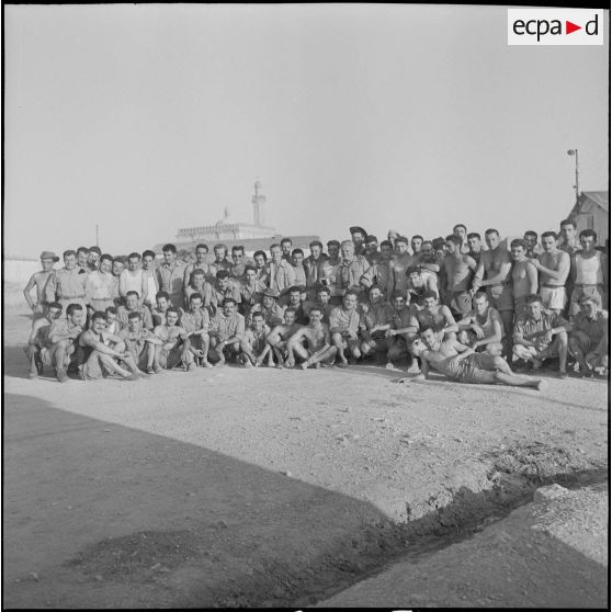 Visite d’un reporter du journal le Bled dans un cantonnement. [Description en cours]