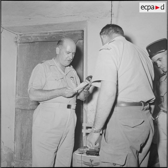 Visite d’un reporter du journal le Bled dans un cantonnement. [Description en cours]