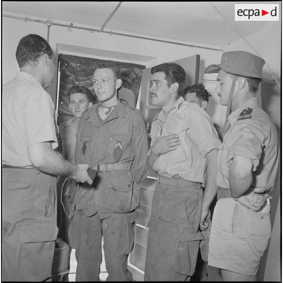 Visite d’un reporter du journal le Bled dans un cantonnement. [Description en cours]