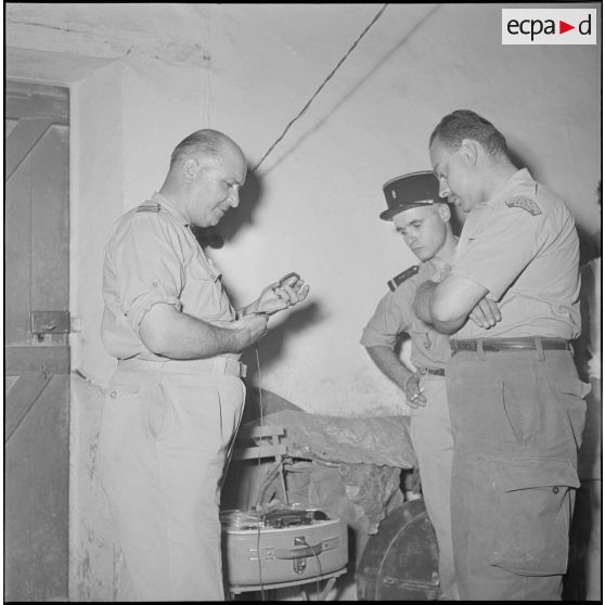 Visite d’un reporter du journal le Bled dans un cantonnement. [Description en cours]