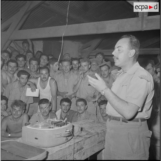 Visite d’un reporter du journal le Bled dans un cantonnement. [Description en cours]