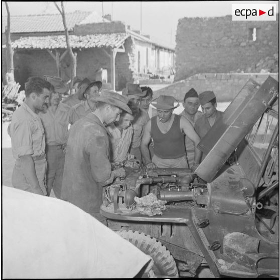 Visite d’un reporter du journal le Bled dans un cantonnement. [Description en cours]