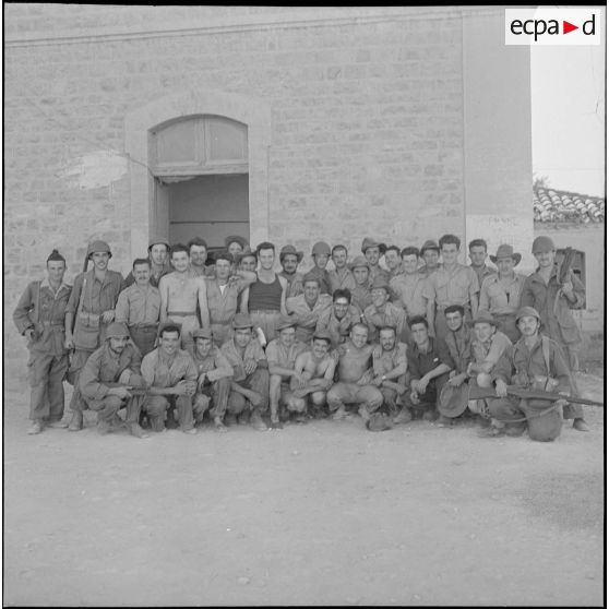 Visite d’un reporter du journal le Bled dans un cantonnement. [Description en cours]