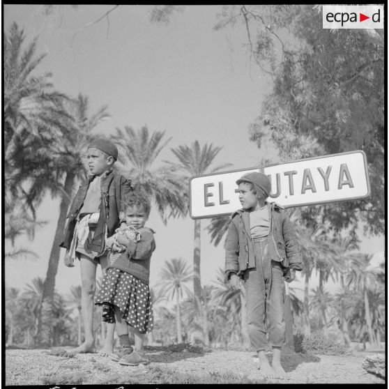 Portrait d'habitants à El-Outaïa. [Description en cours]