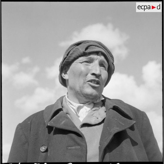 Portrait d'habitants à El-Outaïa. [Description en cours]