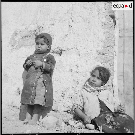 Portrait d'habitants à El-Outaïa. [Description en cours]