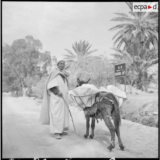 Portrait d'habitants à El-Outaïa. [Description en cours]