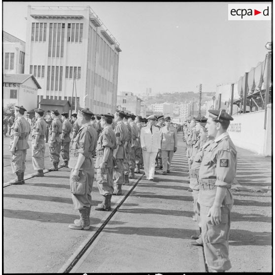 Prise d'armes des unités territoriales. [Description en cours]