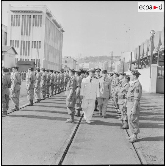 Prise d'armes des unités territoriales. [Description en cours]