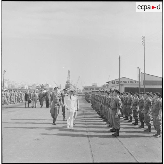 Prise d'armes des unités territoriales. [Description en cours]