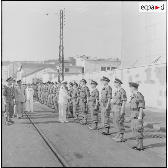 Prise d'armes des unités territoriales. [Description en cours]