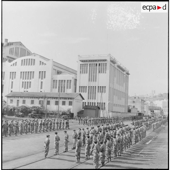 Prise d'armes des unités territoriales. [Description en cours]