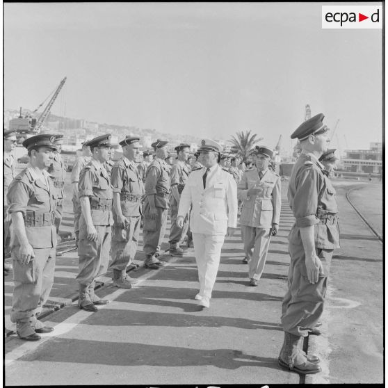 Prise d'armes des unités territoriales. [Description en cours]