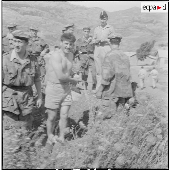 Scène de vie quotidienne militaire. [Description en cours]