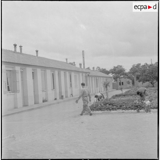 Scène de vie quotidienne militaire. [Description en cours]