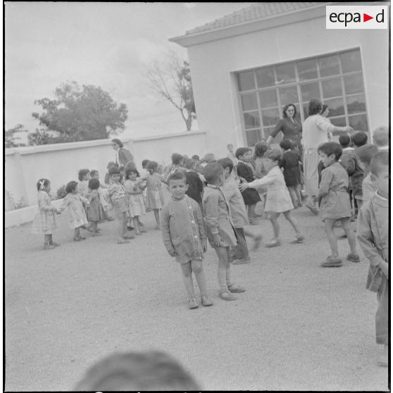 Scène de vie quotidienne militaire. [Description en cours]