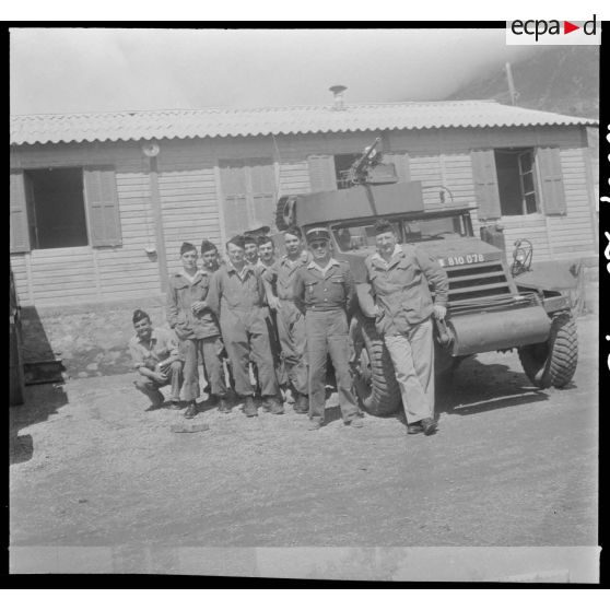 Scène de vie quotidienne militaire. [Description en cours]