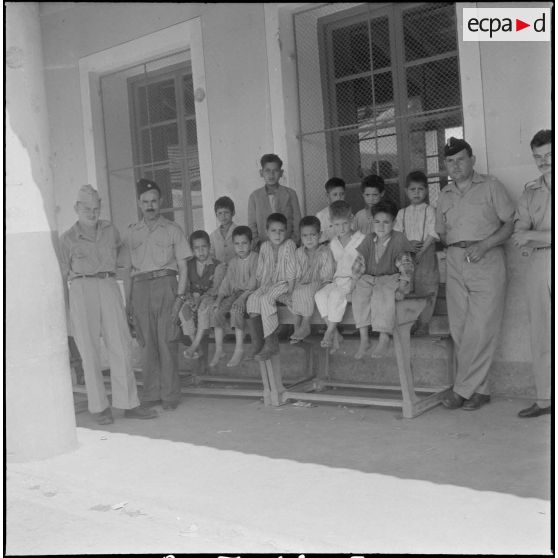 Scène de vie quotidienne militaire. [Description en cours]