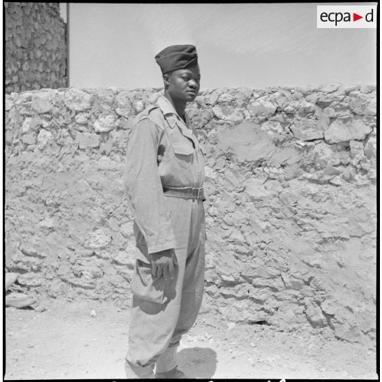 Visite au 5e RTS à Nedroma. [Description en cours]